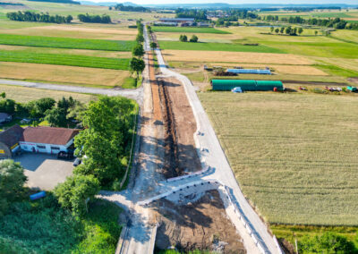 Luftaufnahme des ländlichen Wegebaus bei Freystadt, Felder in der Umgebung der Baustelle.